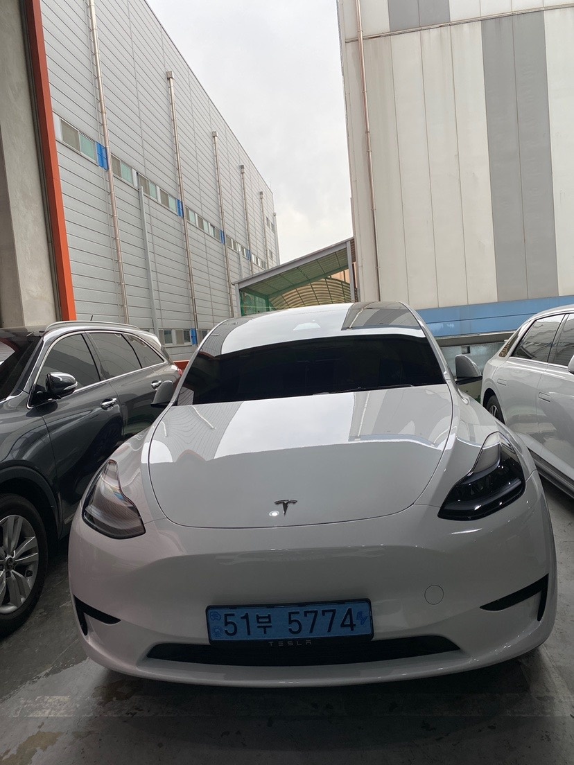 모델 Y BEV(75kWh) RWD 스탠다드 레인지 매물 썸네일