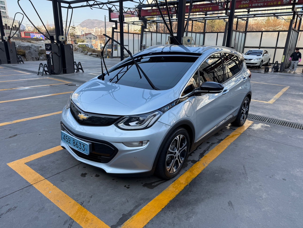 볼트 BEV(66kWh/414km) FWD 프리미어 매물 썸네일