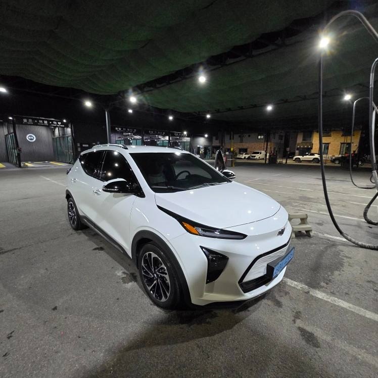 볼트 EUV BEV(66KWh/402km) FWD 프리미어 매물 썸네일