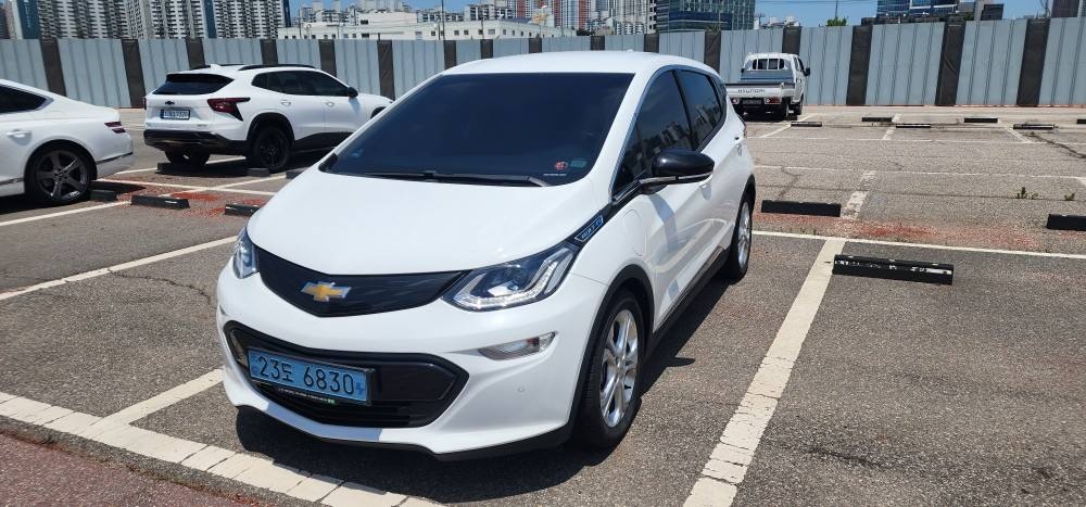 볼트 BEV(66kWh/414km) FWD (204마력) 매물 썸네일