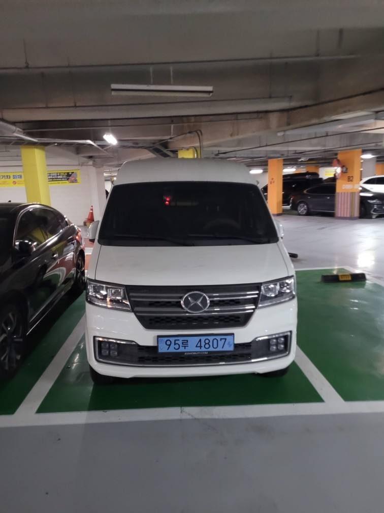 이티밴 BEV(2인승 41.9kWh) RWD (227km) 매물 썸네일
