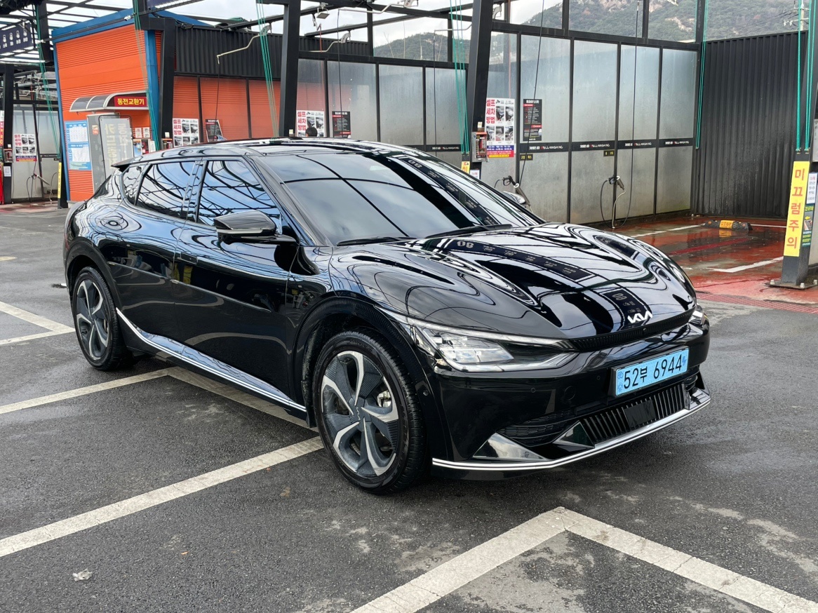 EV6 CV BEV(롱레인지/77.4kWh) AWD 어스(441km) 매물 썸네일