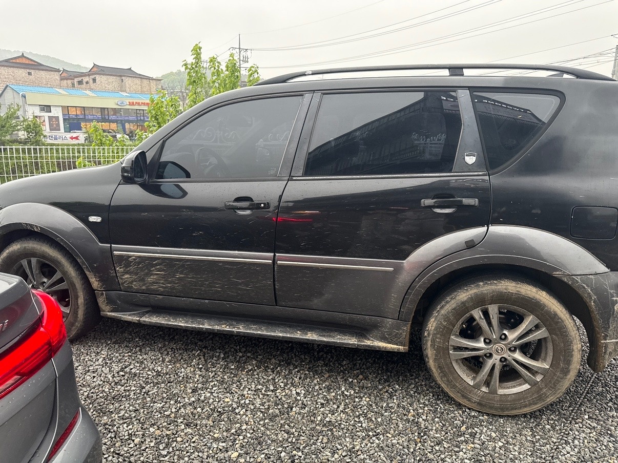 슈퍼 렉스턴 Y200 7인승(디젤 RX4) 4WD 최고급 매물 썸네일