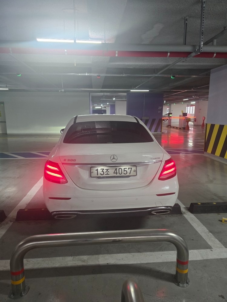 E 클래스 W213 E300 4Matic 전기형 (211마력) 매물 썸네일