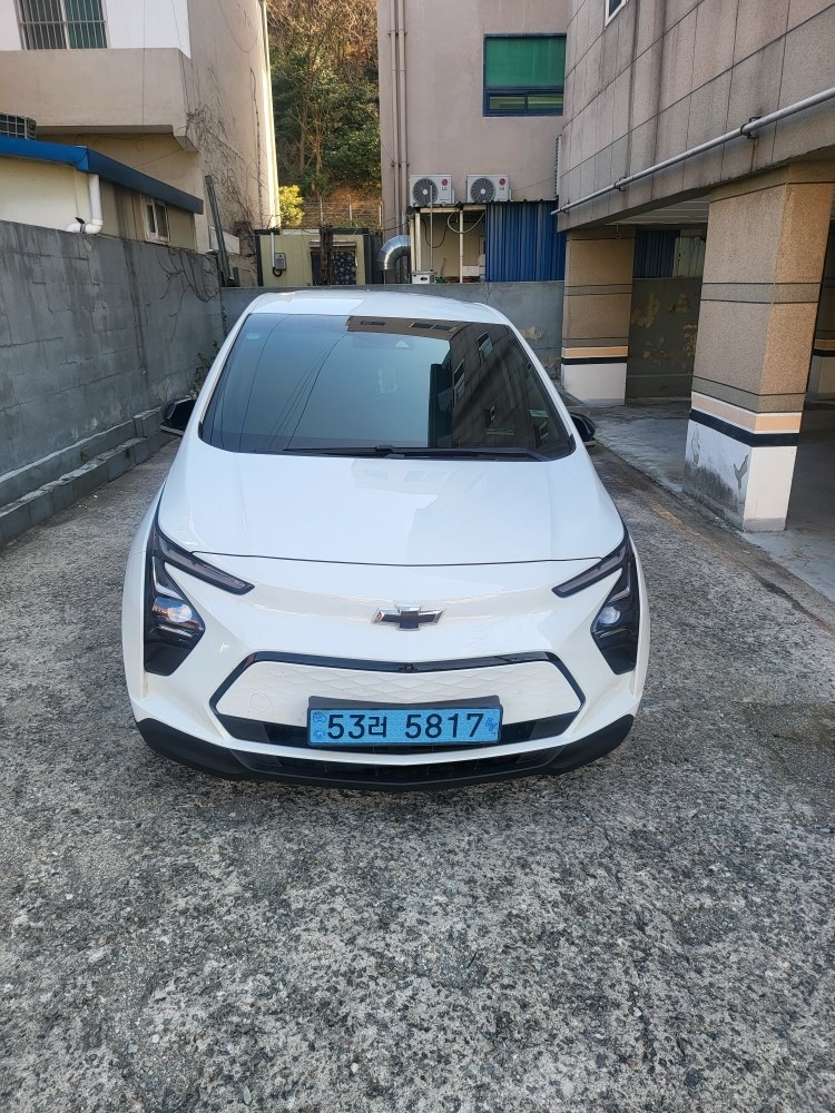 뉴 볼트 BEV(66kWh/414km) FWD 프리미어 매물 썸네일