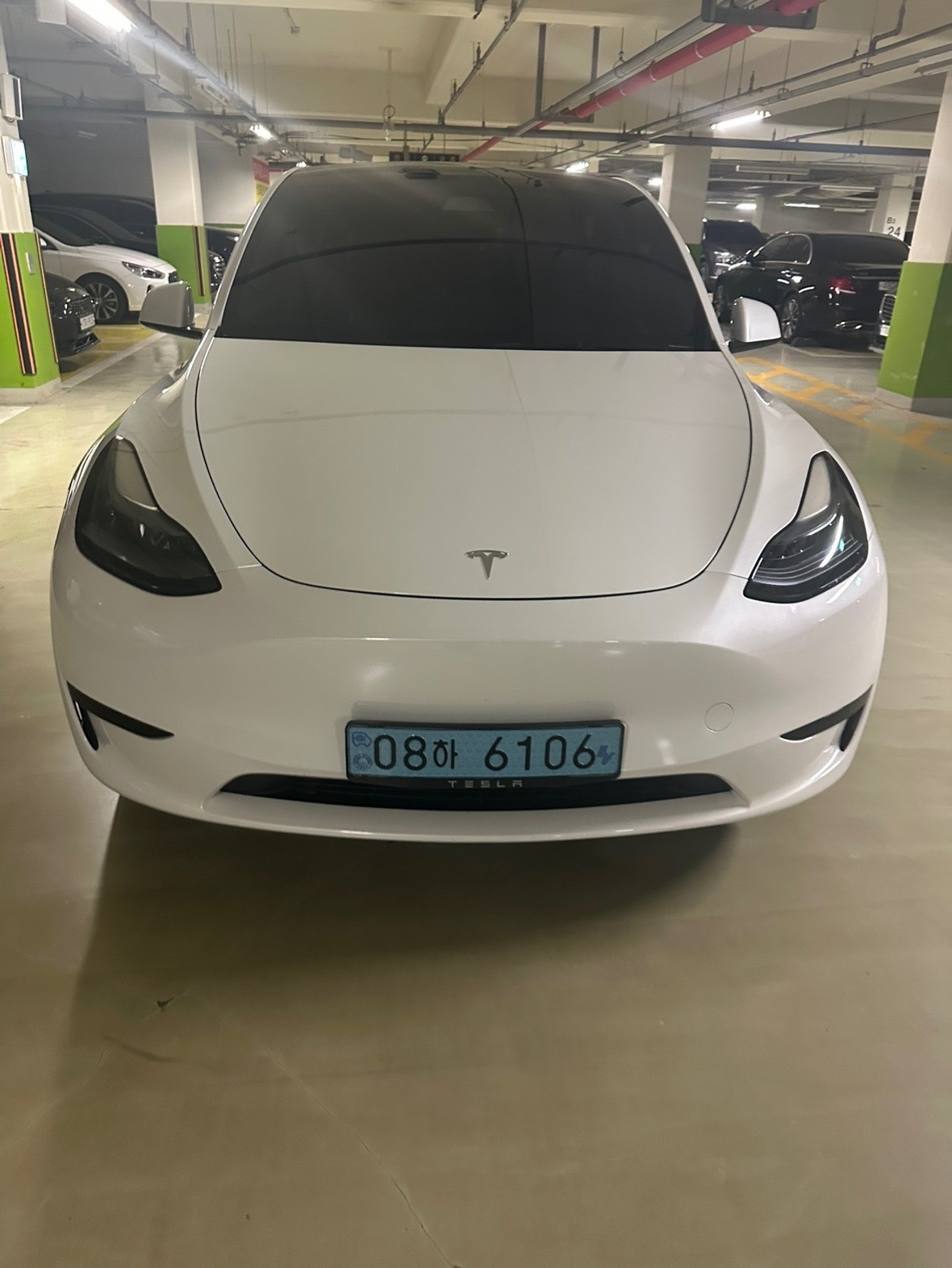 모델 Y BEV(75 kWh) RWD 스탠다드 레인지 매물 썸네일