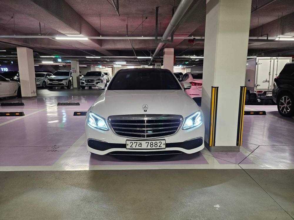 E 클래스 W213 E400 4Matic 전기형 (333마력)익스클루시브 매물 썸네일