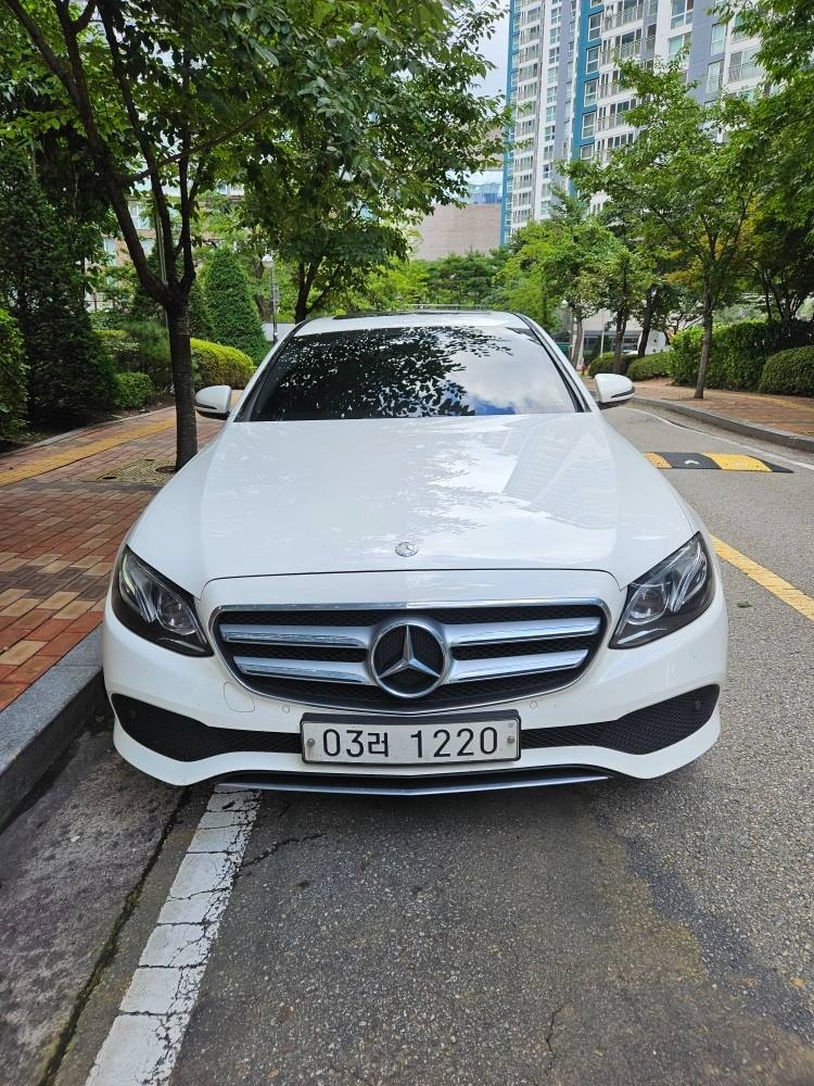 E 클래스 W213 E220 d 4Matic 전기형 (194마력) 매물 썸네일