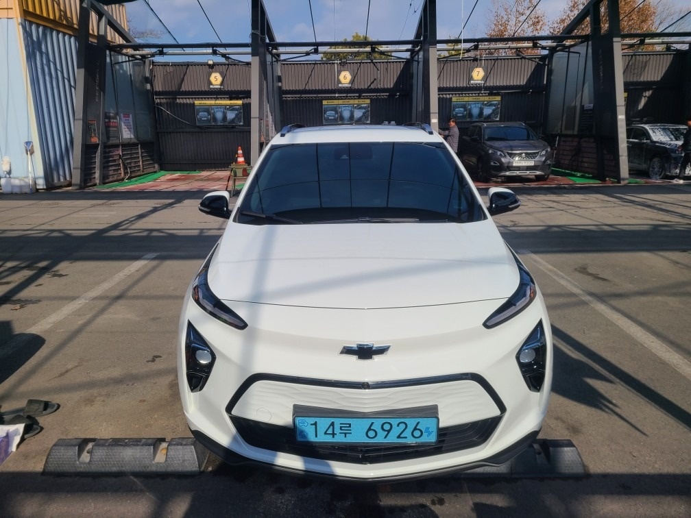 볼트 EUV BEV(66KWh/402km) FWD 프리미어 매물 썸네일