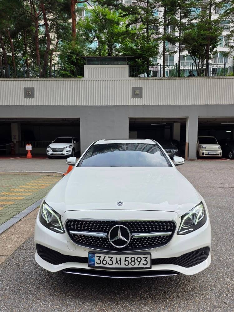 E 클래스 W213 E220 d 전기형 (163마력)아방가르드 매물 썸네일