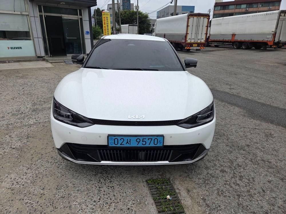 EV6 CV BEV(롱레인지/77.4kWh) AWD 어스(441km) 매물 썸네일