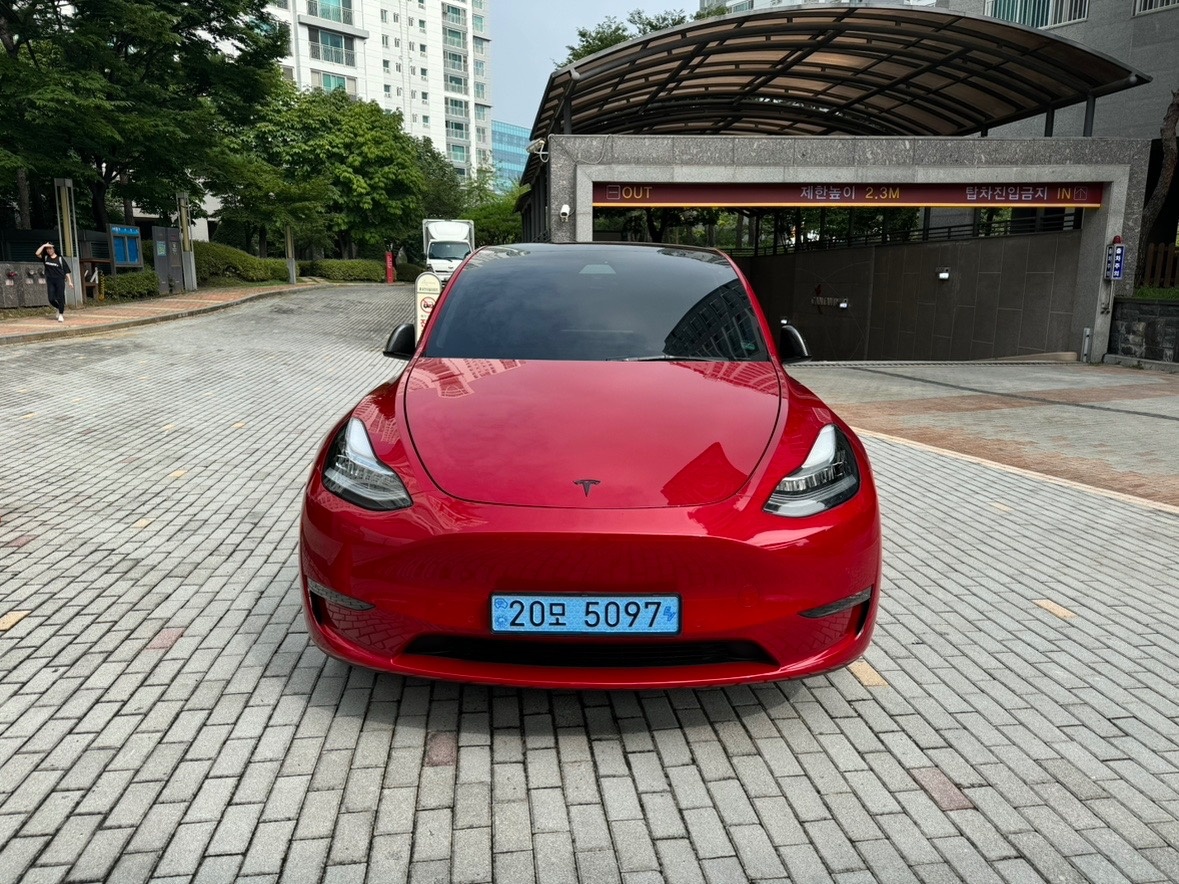 모델 Y BEV(75 kWh) RWD 스탠다드 레인지 매물 썸네일