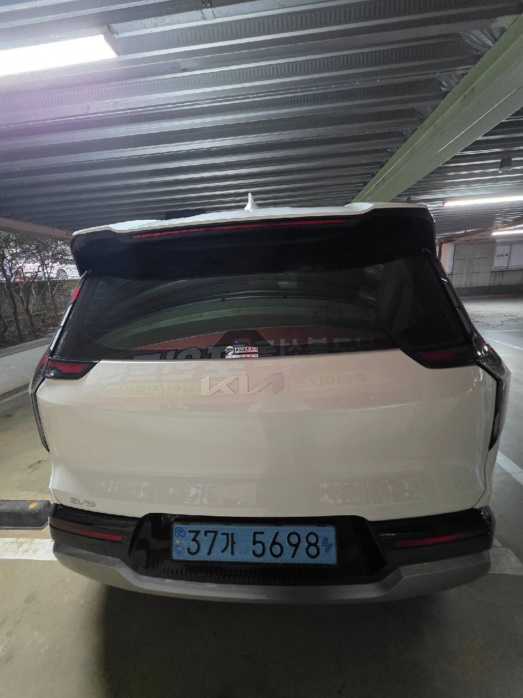 EV9 MV1 BEV(롱레인지/99.8kWh) 4WD 어스(7인승) 매물 썸네일