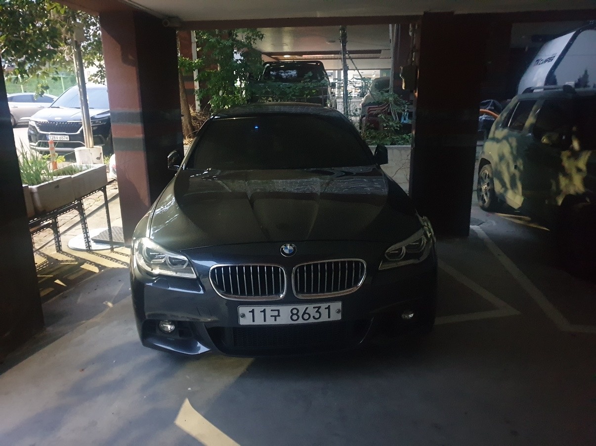 5시리즈 F10 528 i xDrive 후기형 (245마력) 매물 썸네일