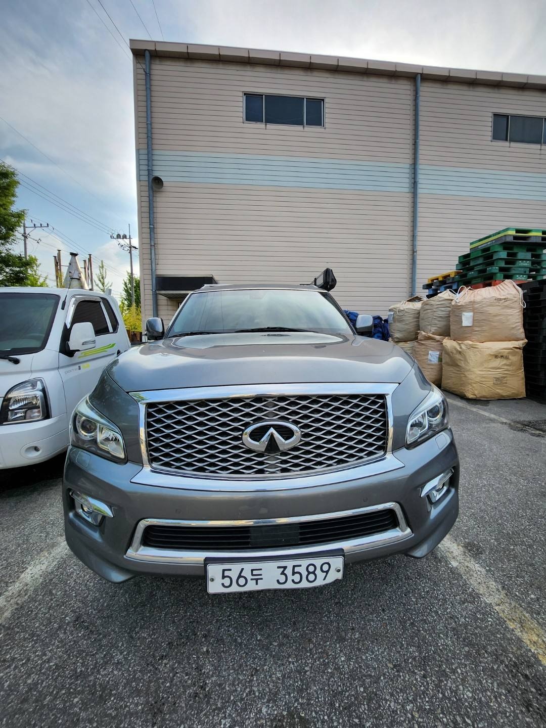 QX80 2세대 5.6 AWD 매물 썸네일