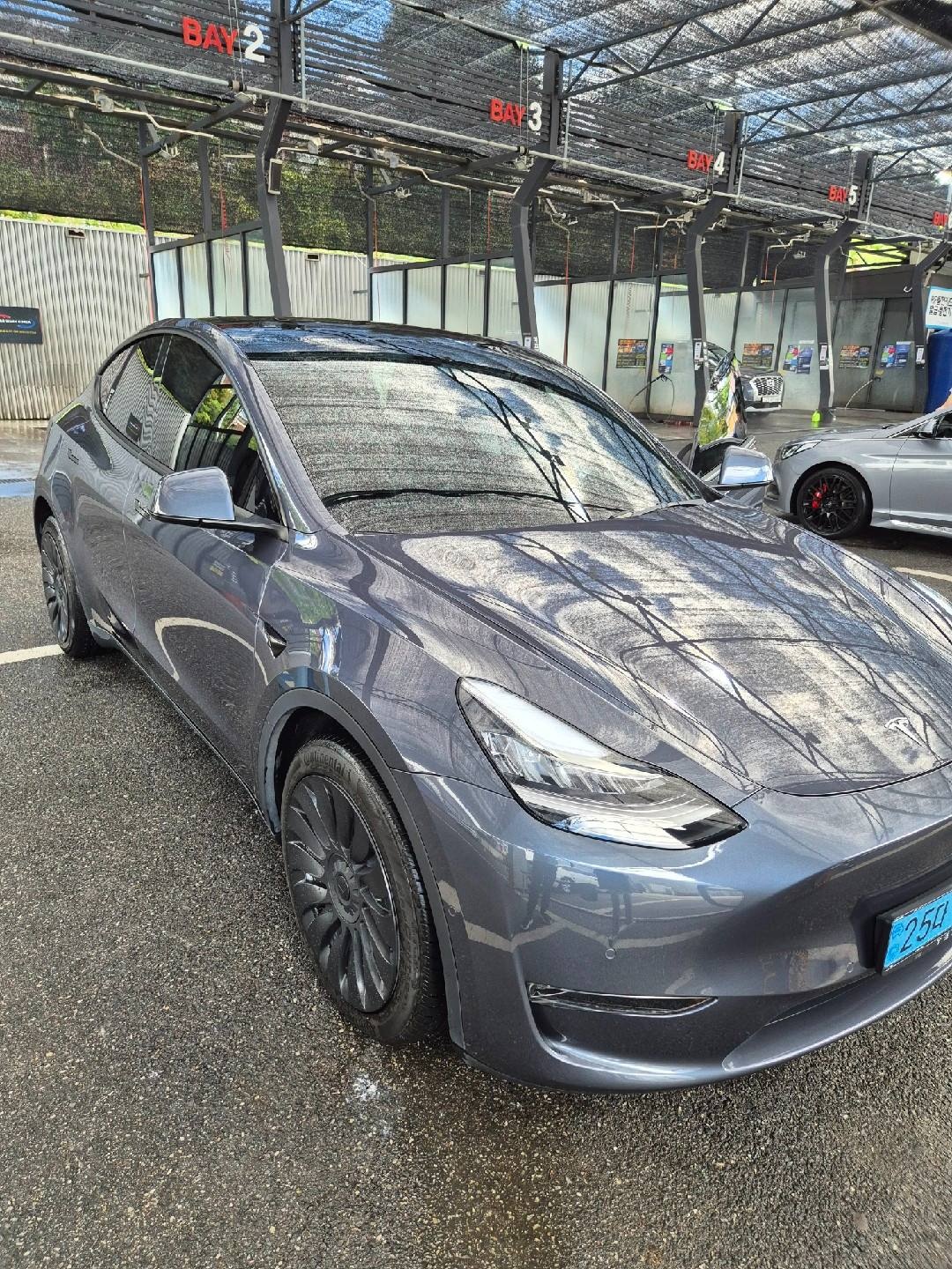 모델 Y BEV(89.2 kWh) AWD 롱 레인지 매물 썸네일