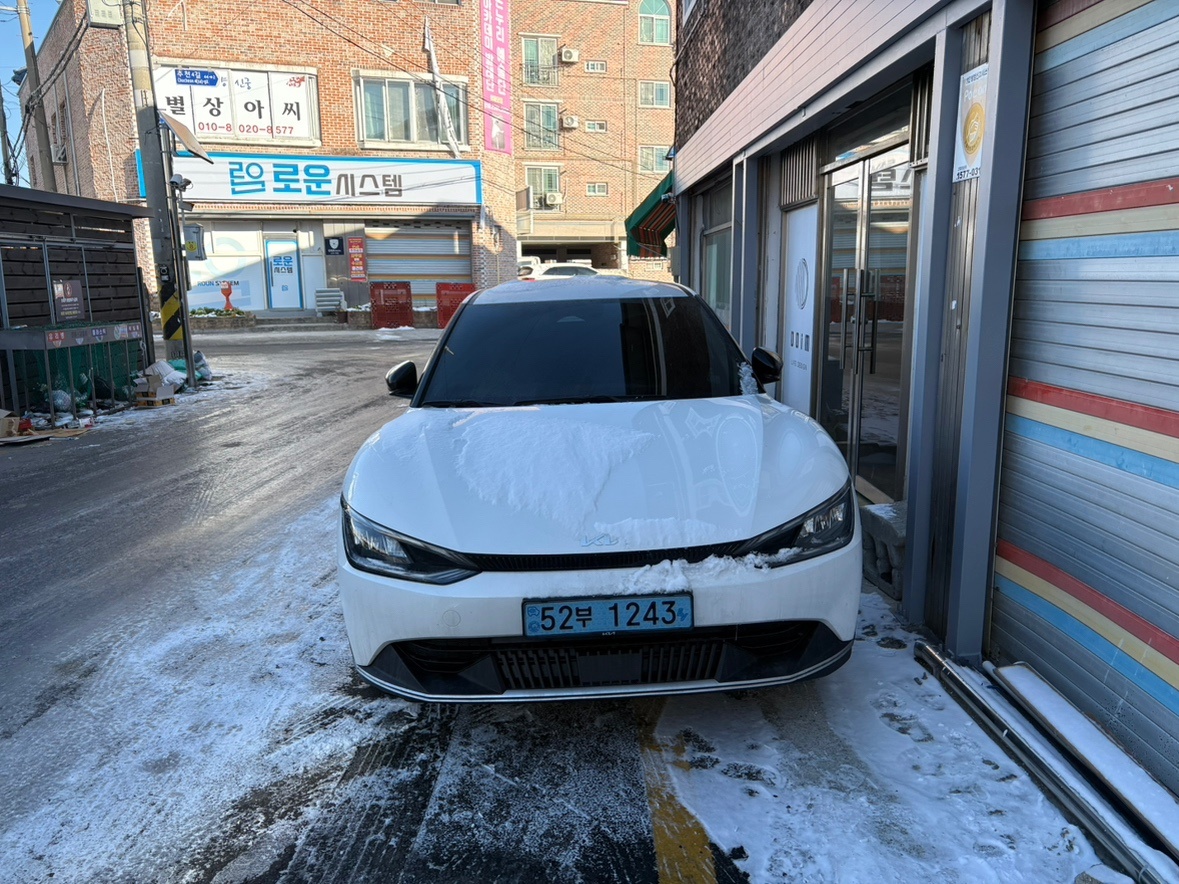 EV6 CV BEV(스탠다드/58.0kWh) RWD 라이트(370km) 매물 썸네일