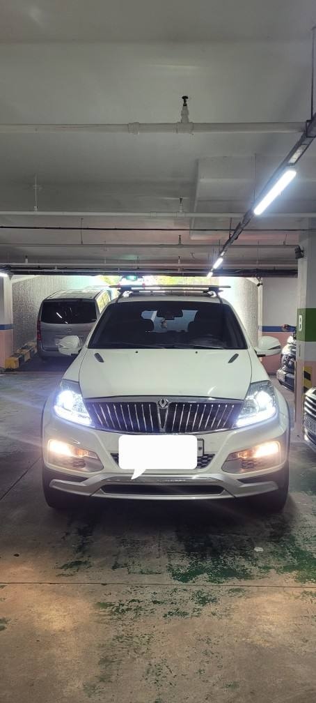렉스턴 W Y200 7인승(RX7 2.0) 4WD 럭셔리 매물 썸네일