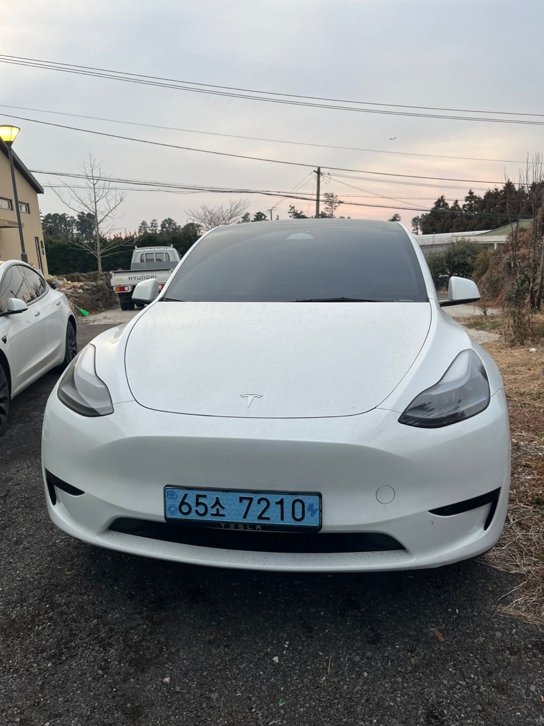 모델 Y BEV(75kWh) RWD 스탠다드 레인지 매물 썸네일