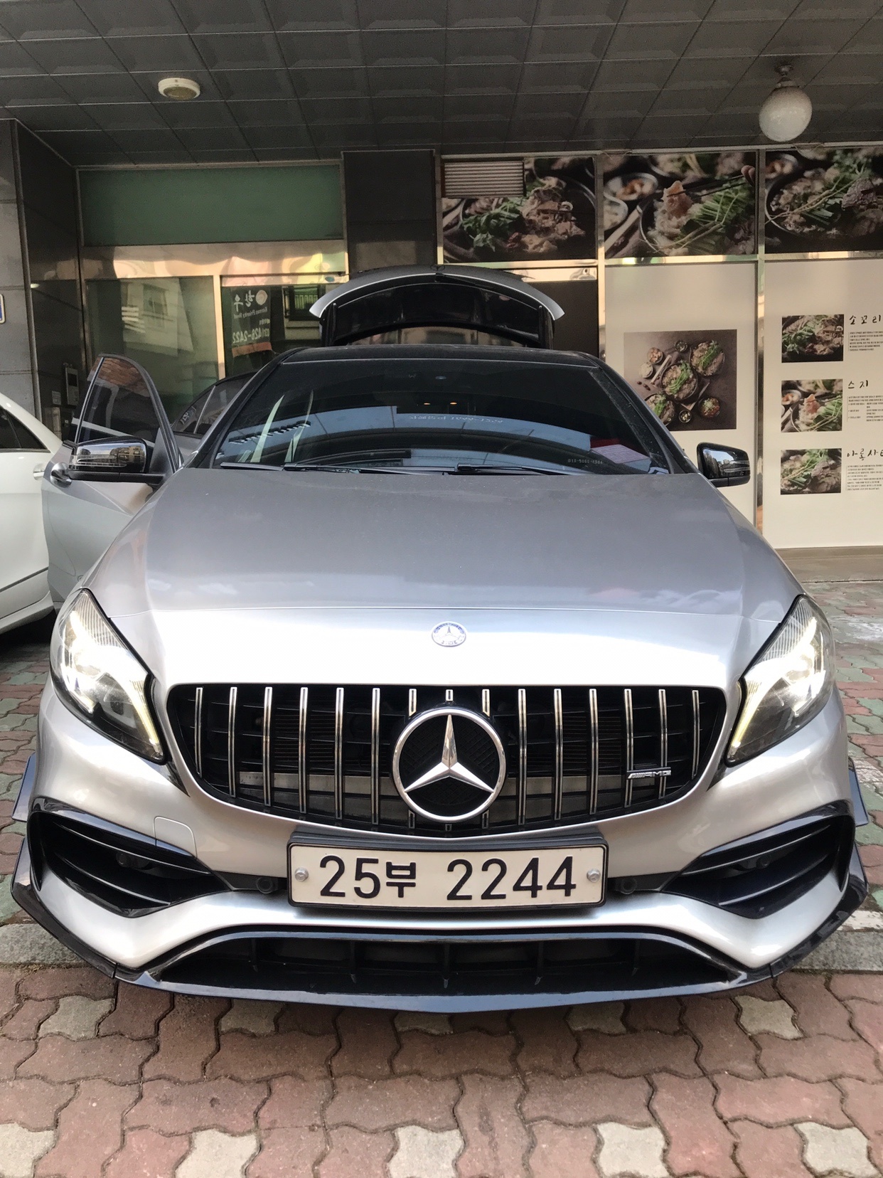 A 클래스 W176 A45 amg 4Matic (388마력) 매물 썸네일