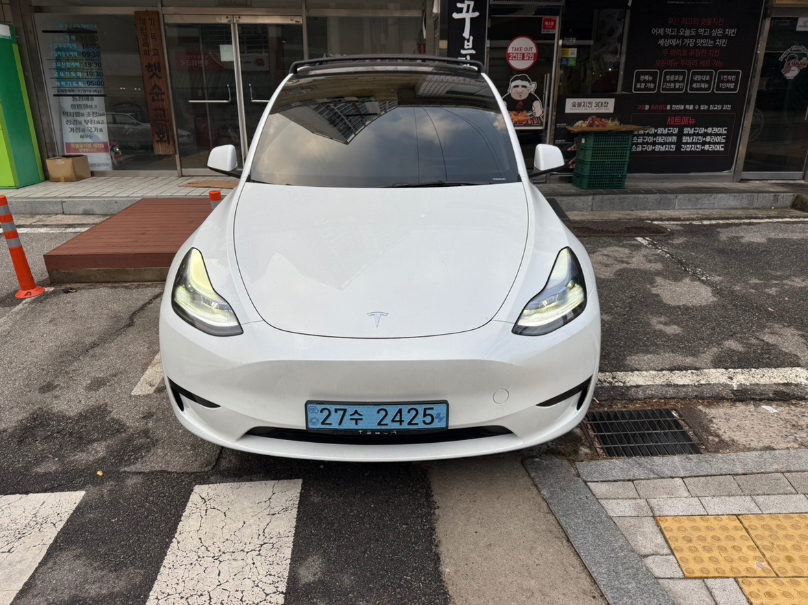 모델 Y BEV(75kWh) RWD 스탠다드 레인지 매물 썸네일