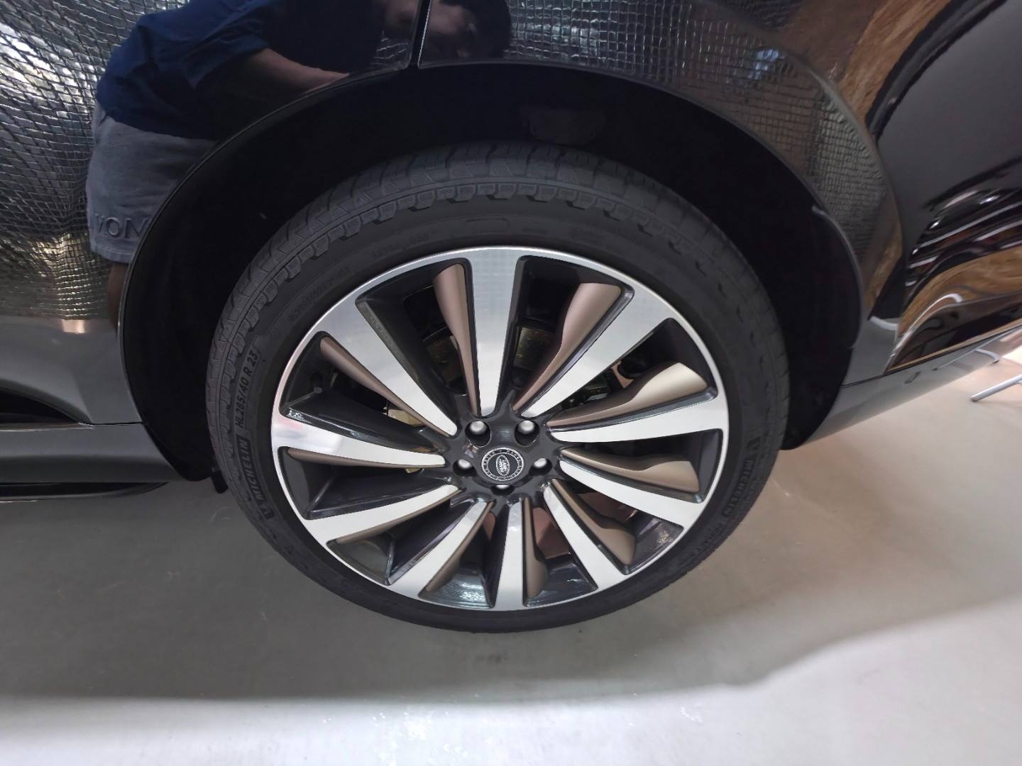 랜드로버 레인지로버 4.4 P615 LWB SV 2025 실버 사진 6