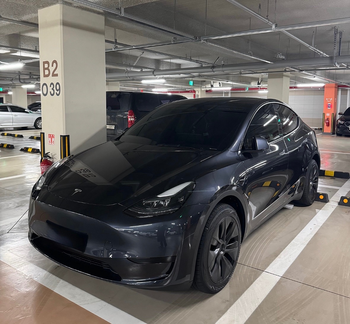 모델 Y BEV(75kWh) RWD 스탠다드 레인지 매물 썸네일