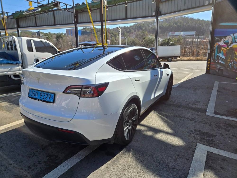 모델 Y BEV(75 kWh) RWD 스탠다드 레인지 매물 썸네일