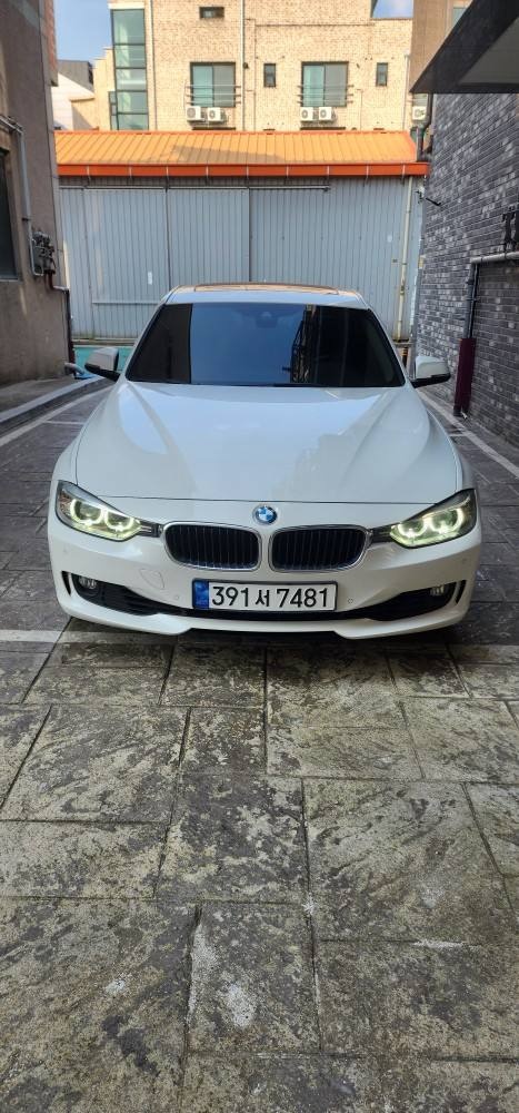 3시리즈 F30 320 i 세단 전기형 (184마력) 매물 썸네일
