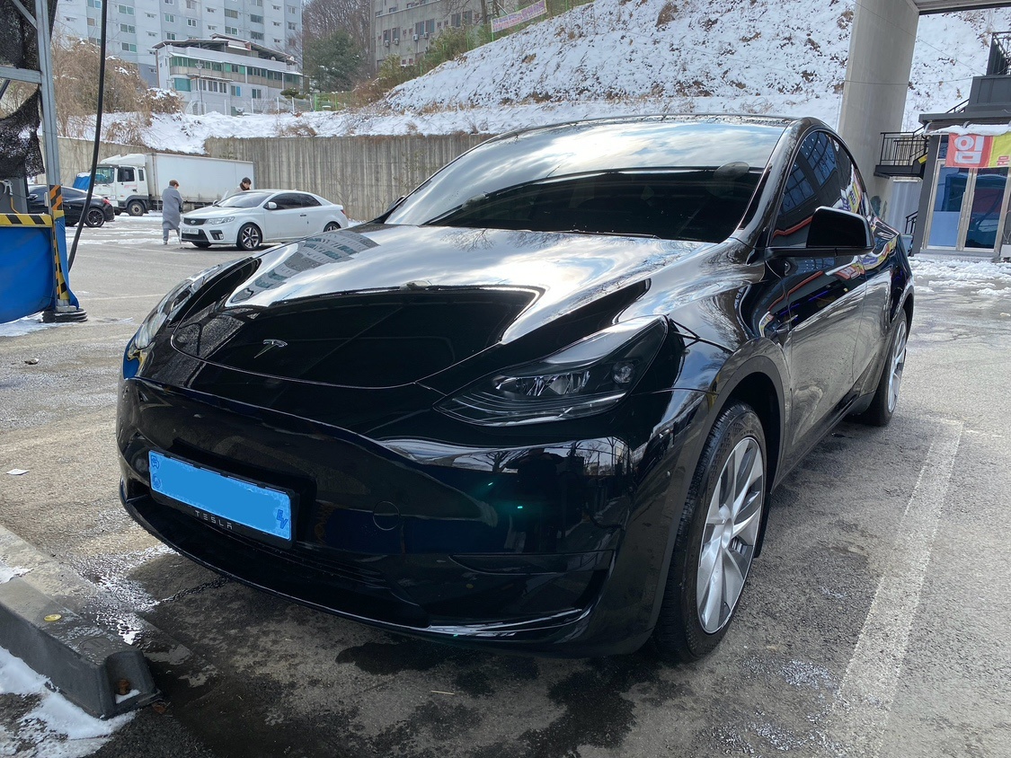 모델 Y BEV(75kWh) RWD 스탠다드 레인지 매물 썸네일