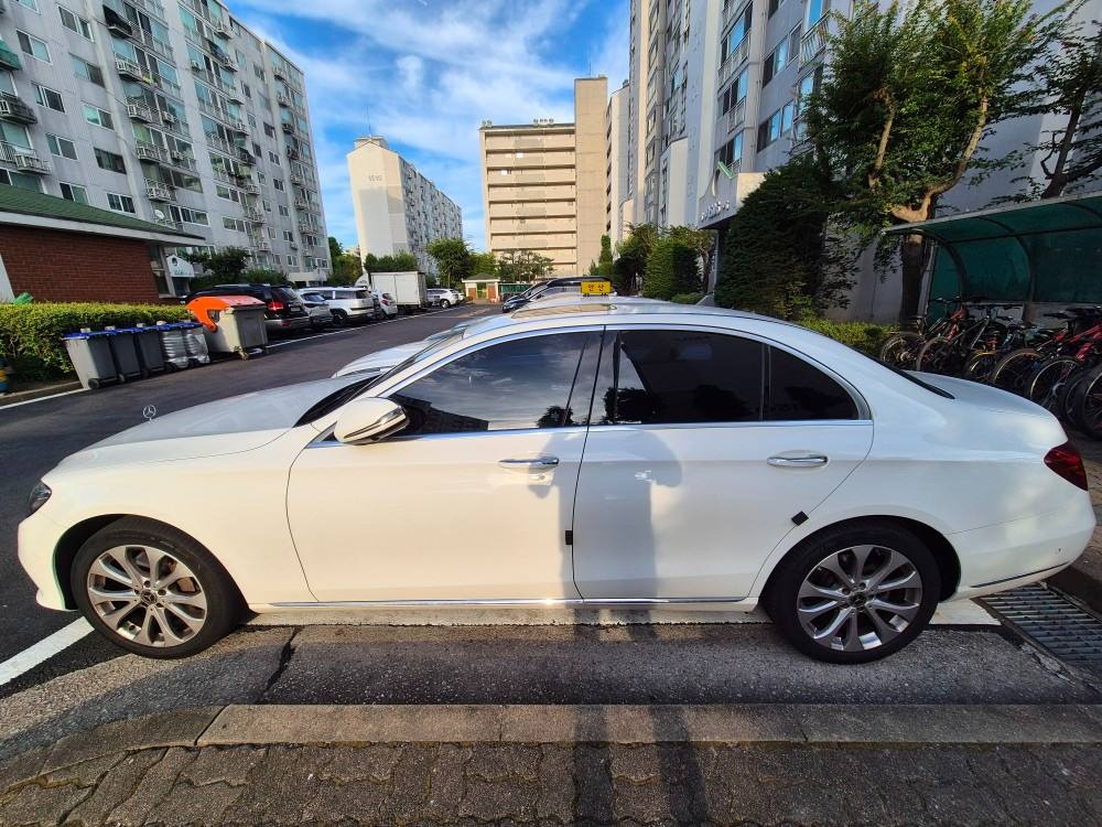 E 클래스 W213 E300 전기형 (211마력)익스클루시브 매물 썸네일