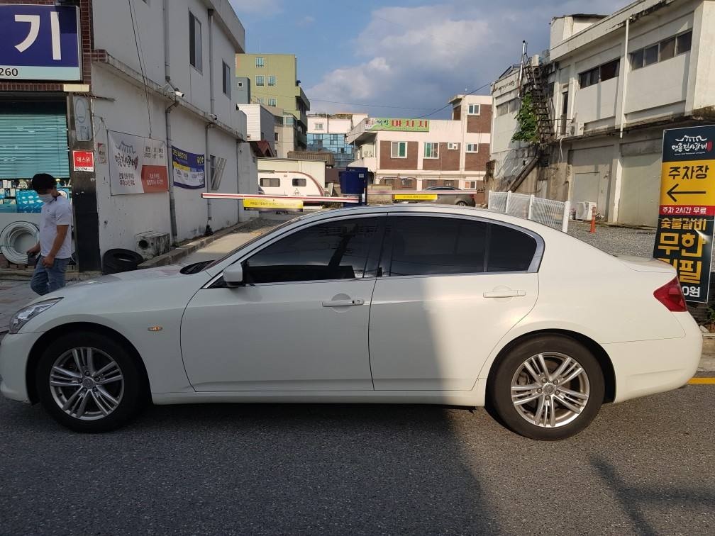 G V36 2.5 세단 (221마력) 매물 썸네일