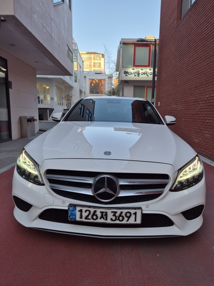 C 클래스 W205 C220 d (194마력)아방가르드 매물 썸네일