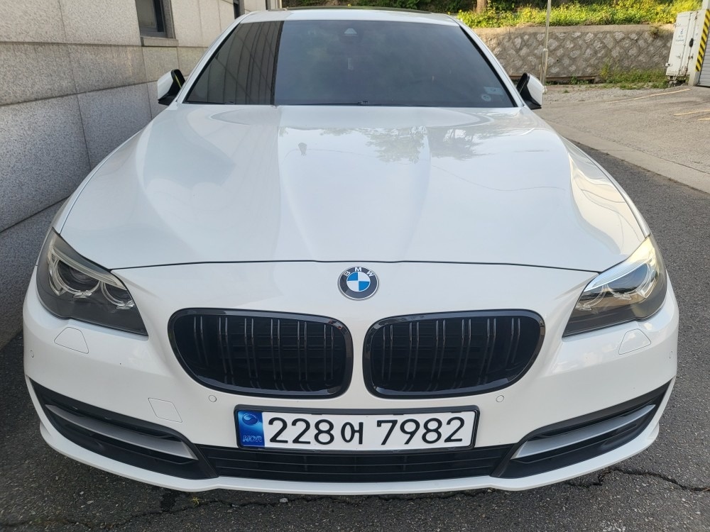 5시리즈 F10 528 i xDrive (245마력) 매물 썸네일