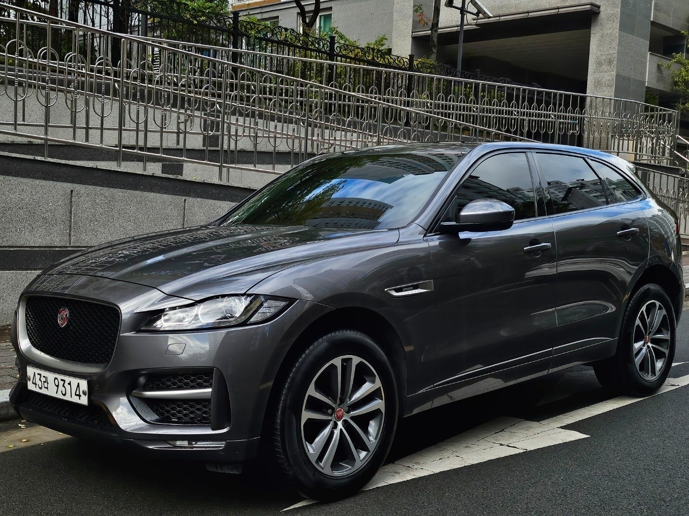 F-PACE X761 20d AWD R-Sport 매물 썸네일