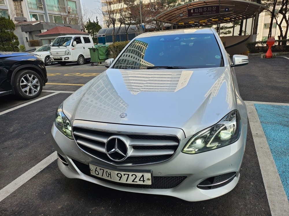 E 클래스 W212 E250 블루텍 4Matic 후기형 (204마력)아방가르드 매물 썸네일