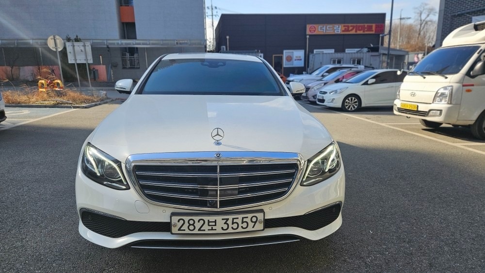 E 클래스 W213 E300 4Matic 전기형 (211마력)익스클루시브 인텔리전트 드라이브 매물 썸네일