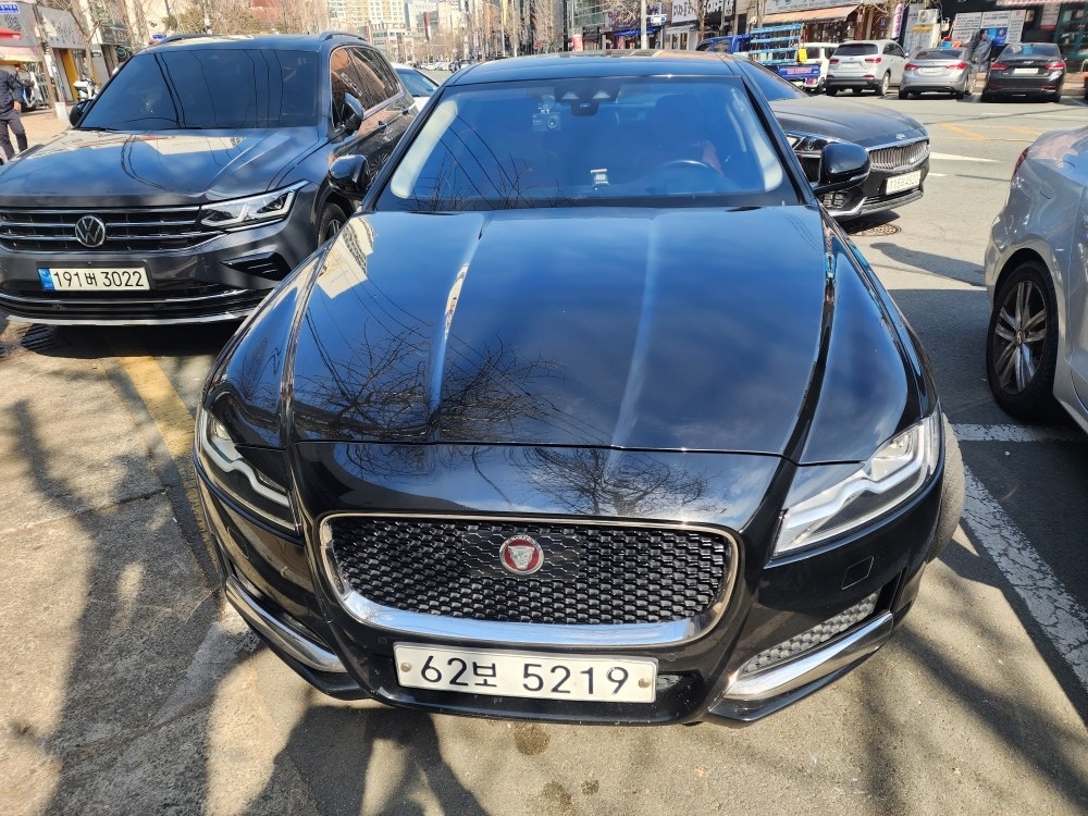 XF X260 20 d AWD 매물 썸네일