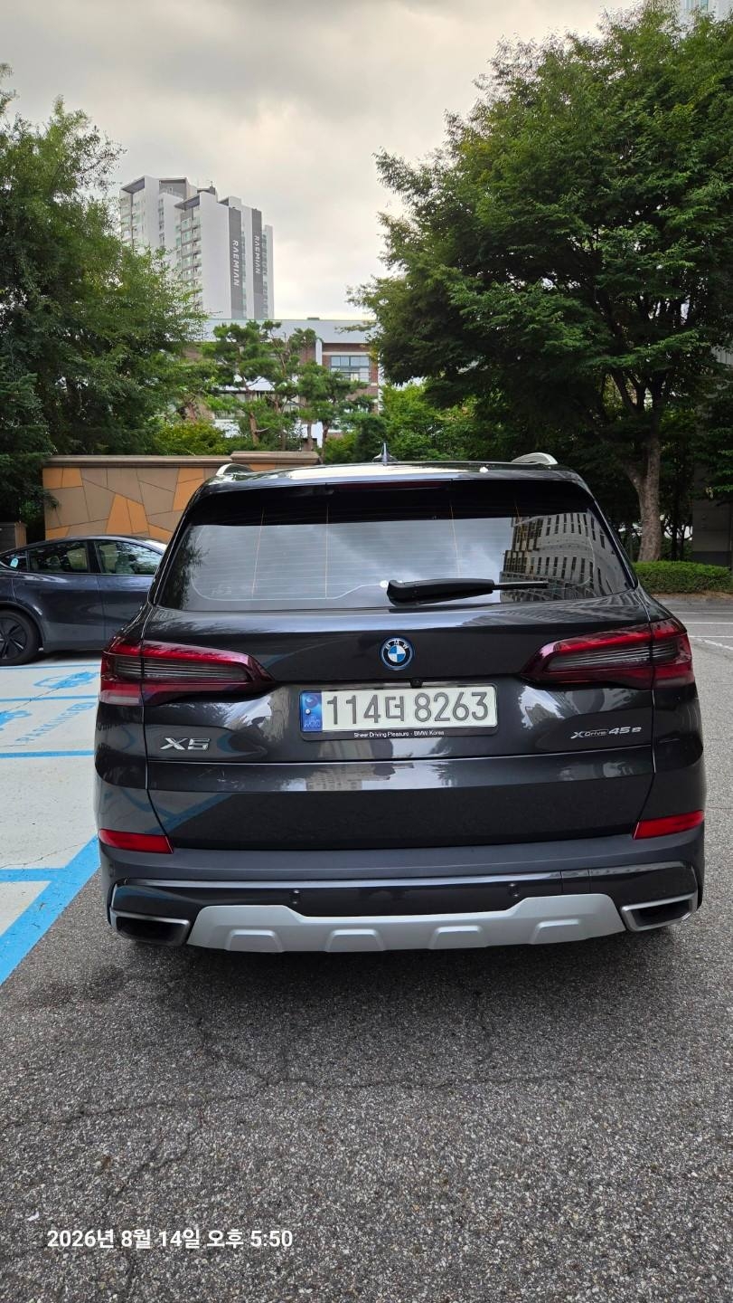 BMW X5 45e xDrive 2021 블랙 사진 3