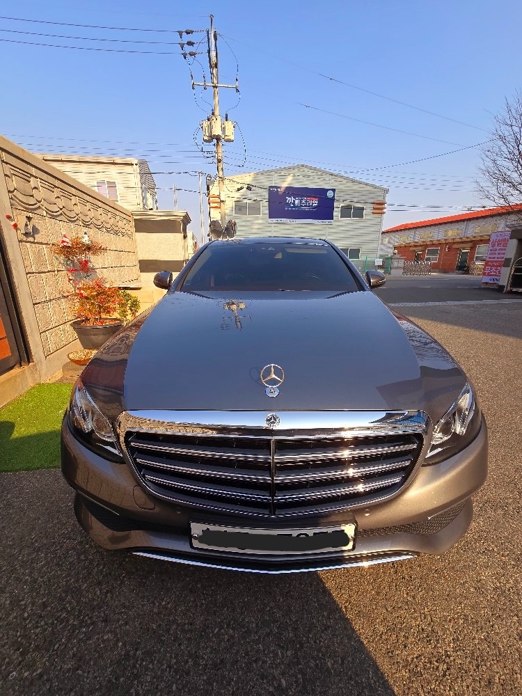 E 클래스 W213 E220 d 4Matic 전기형 (194마력)익스클루시브 매물 썸네일