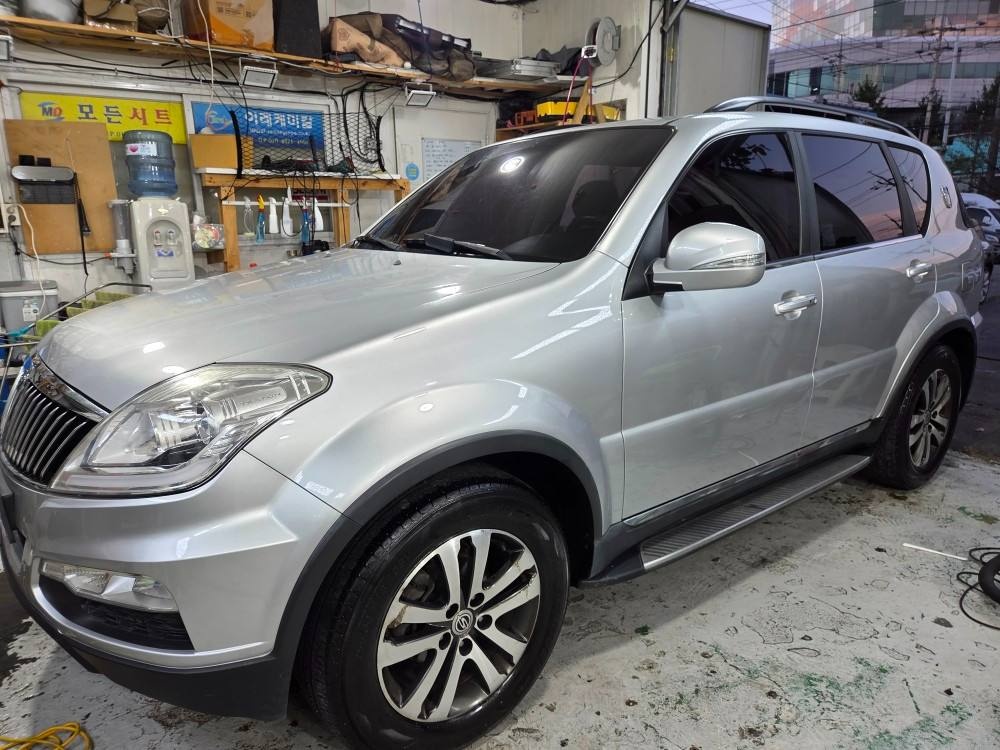 렉스턴 W Y200 7인승(RX7 2.0) 4WD 럭셔리 매물 썸네일
