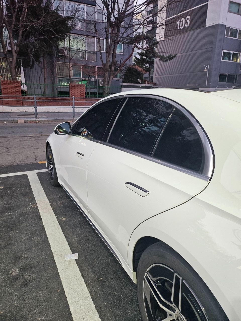 E 클래스 W214 E300 4Matic (258마력)AMG Line 매물 썸네일