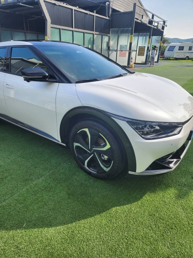 EV6 CV BEV(롱레인지/77.4kWh) RWD 어스(470km) 매물 썸네일