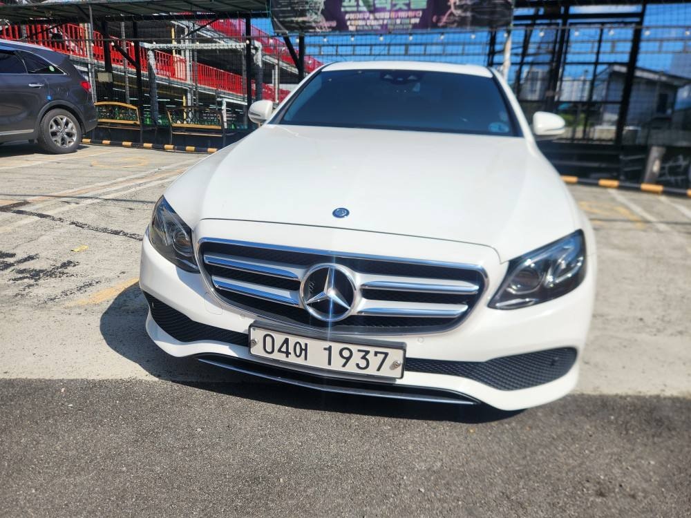 E 클래스 W213 E220 d 전기형 (163마력)아방가르드 매물 썸네일