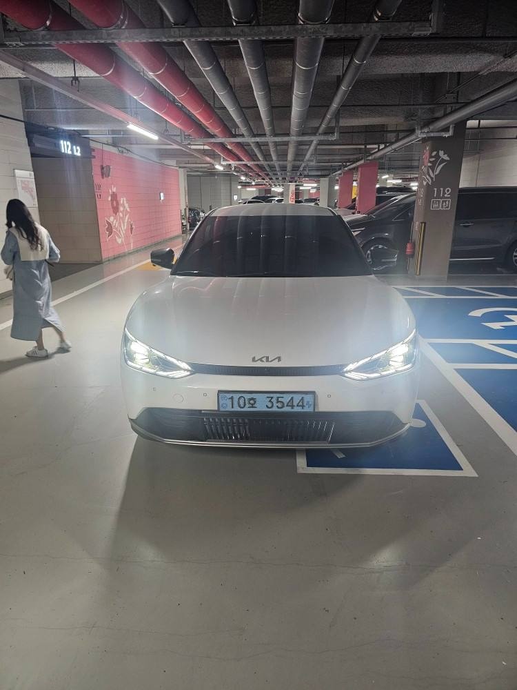 EV6 CV BEV(롱레인지/77.4kWh) RWD 어스(470km) 매물 썸네일