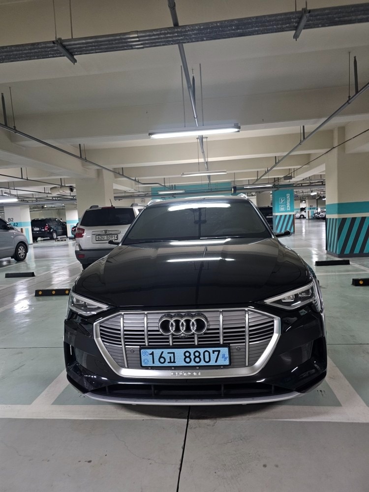 e-tron 전기(95kWh) AWD 55 quattro 매물 썸네일