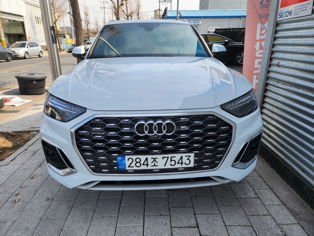 Q5 FY 45 TFSI Sportback 콰트로 (265마력) 매물 썸네일