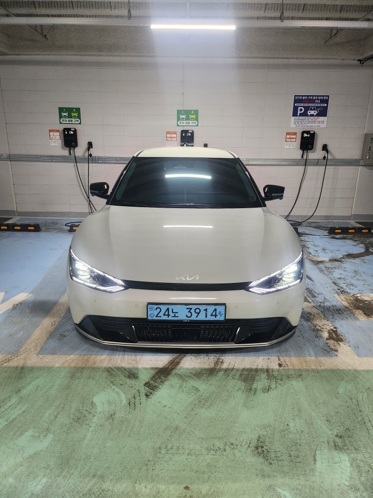 EV6 CV BEV(롱레인지/77.4kWh) AWD 어스(441km) 매물 썸네일