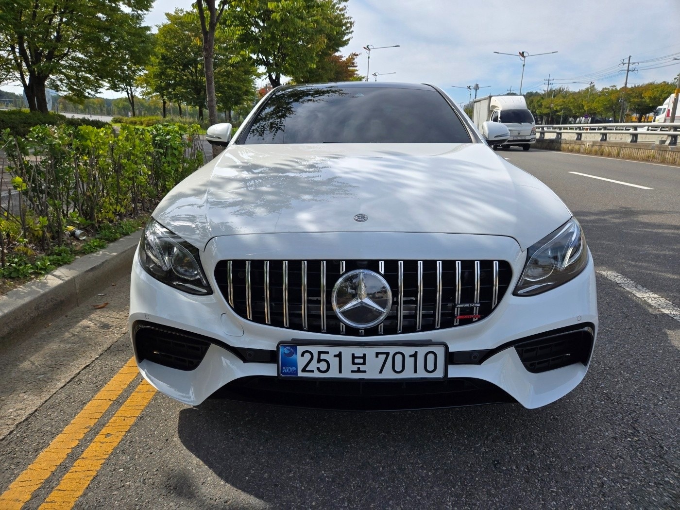 E 클래스 W213 E220 d 4Matic 후기형 (194마력)익스클루시브 매물 썸네일