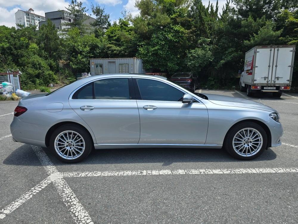 E 클래스 W213 E220 d 4Matic 후기형 (194마력)익스클루시브 매물 썸네일